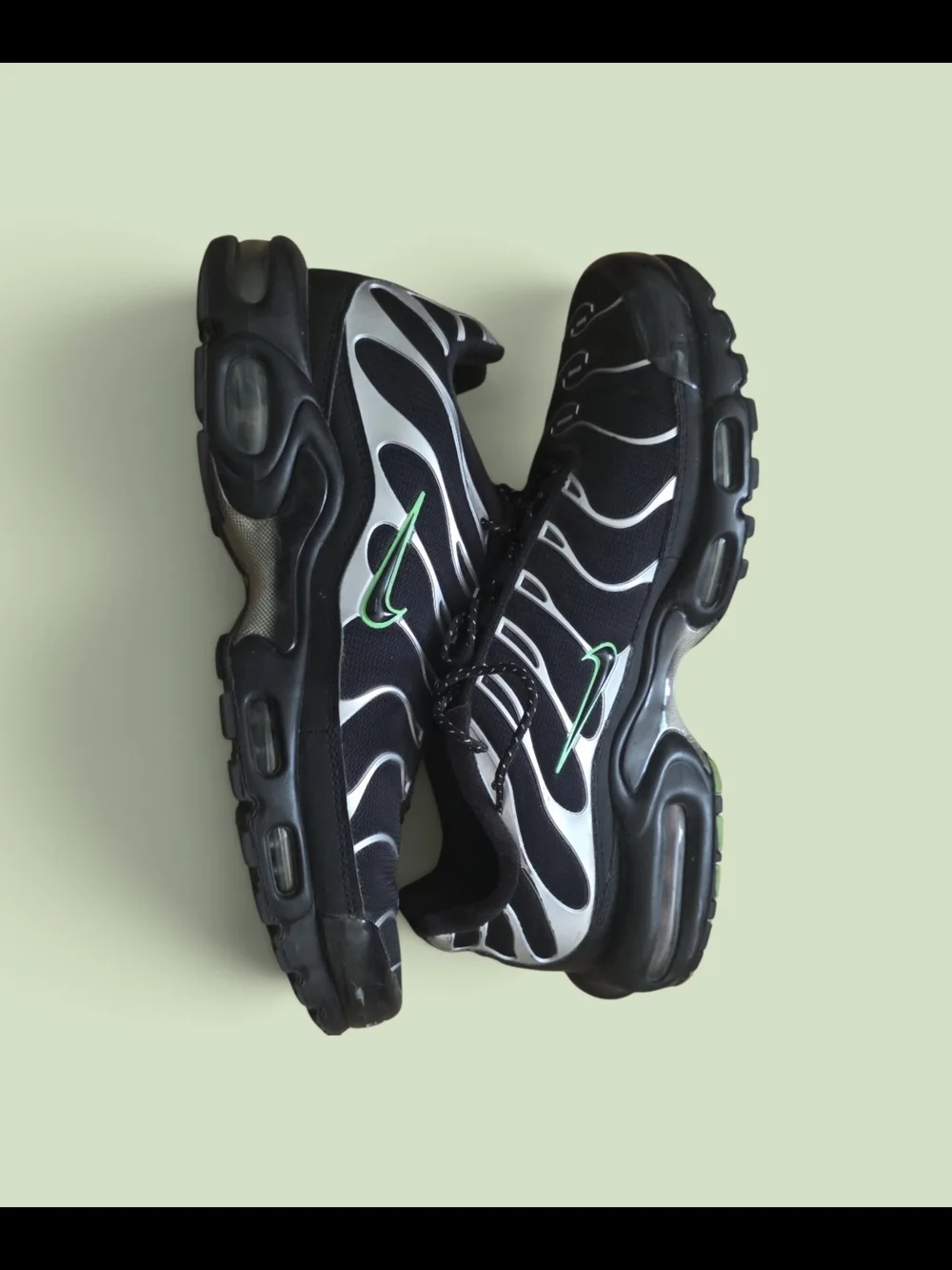 Men's Black Athletic Lace-Up Sneakers
